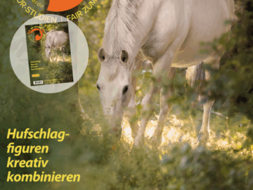 Schimmel grast neben dem Baum.