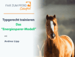 Fuchs steht und schaut Betrachter an. Foto: Christiane Slawik